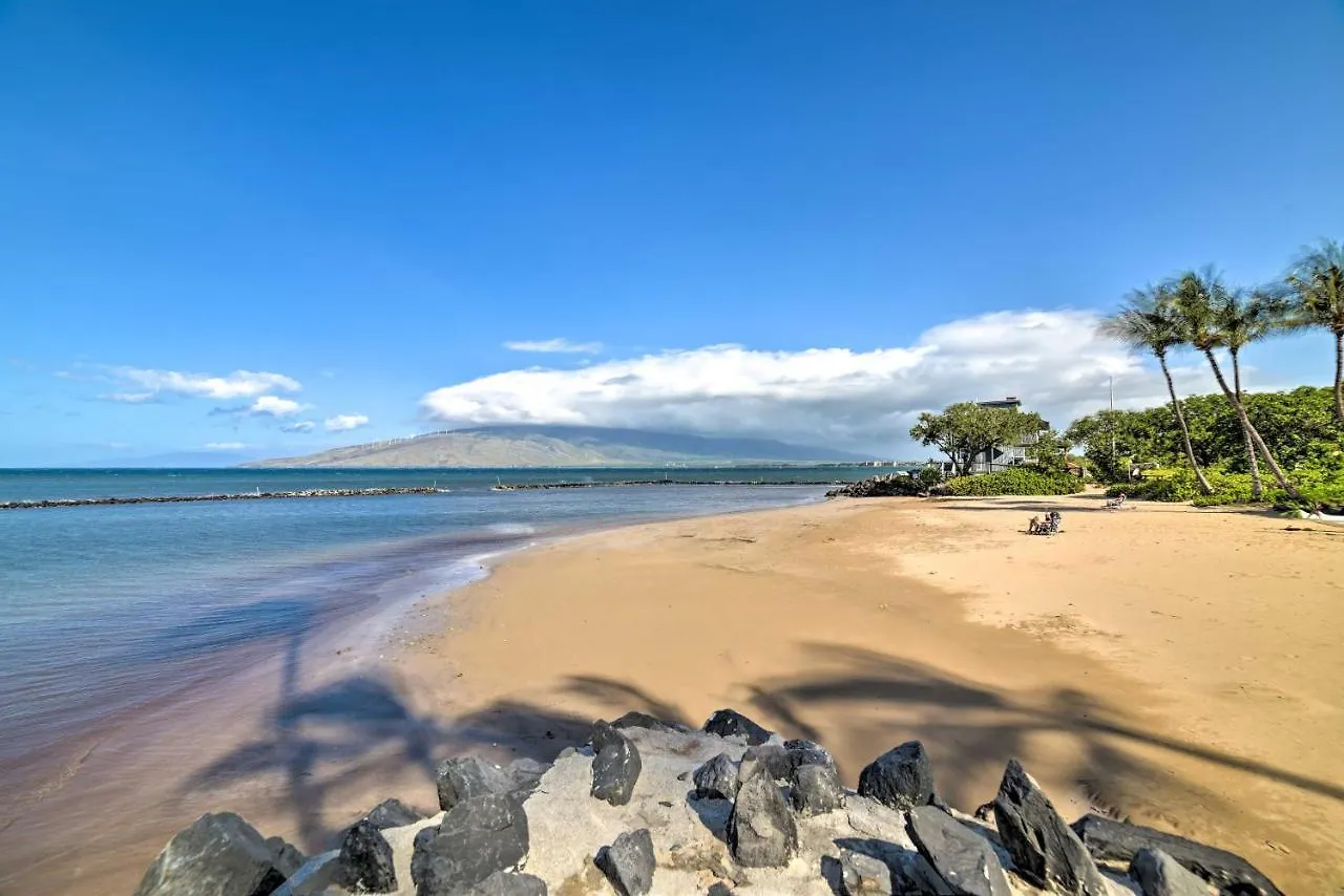 Ocean-View Kihei Condo With Lanai Steps To Beach!
